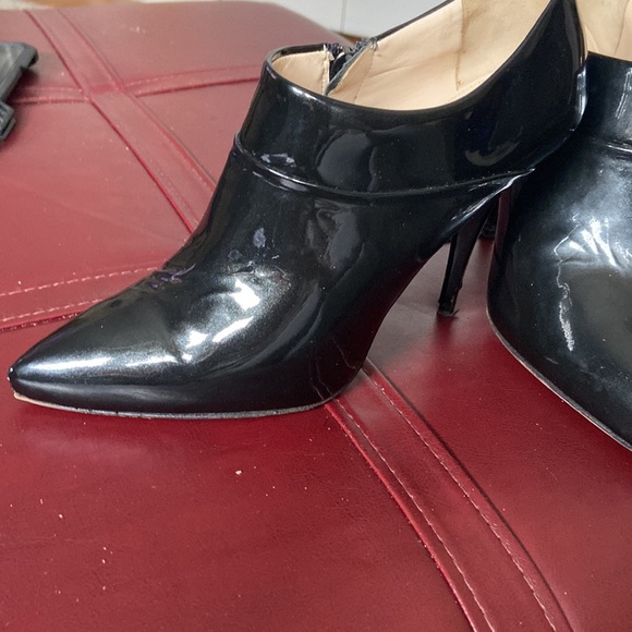 Prada ankle boots Black patent leather Made in Italy 3”heel scuff mark on inside - Picture 2 of 8